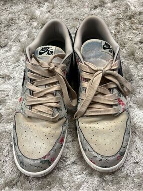 Nike Air Floral Accent Low Top Sneakers in Beige sz12